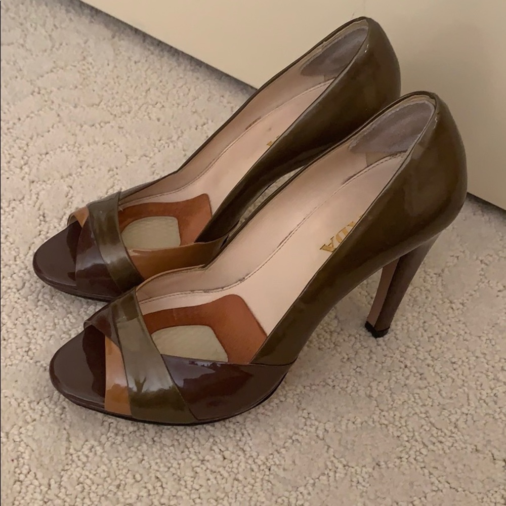 Rare PRADA Patent Leather Brown Taupe Tan Peep Toe Pumps